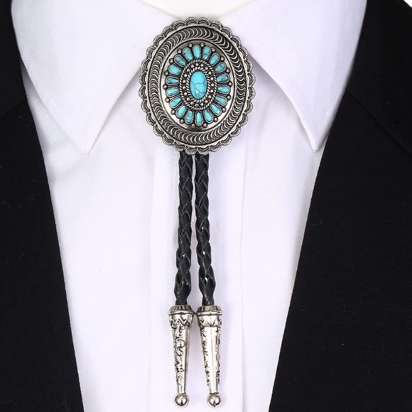 Turqouise color leather 40" bolo tie - Picture 2 of 4